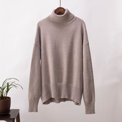 Pull col roulé uni féminin, à la mode et tout assorti.