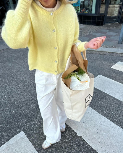 Cardigan Doux et Élégant en Maille