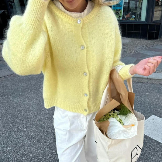 Cardigan Doux et Élégant en Maille